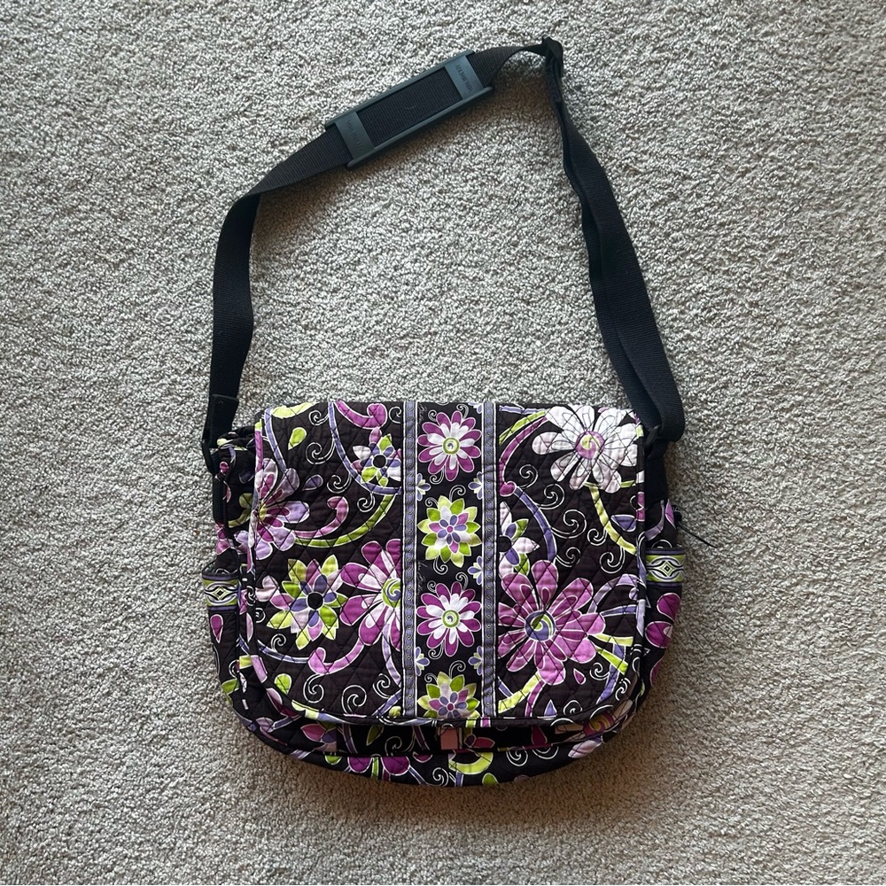 VERA BRADLEY Crossbody Messenger Bag in Purple Punch‎